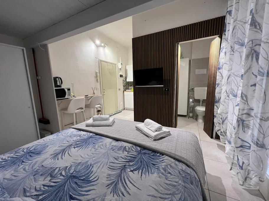 Tiny & Cosy Studio Flat In Como Bagian luar foto