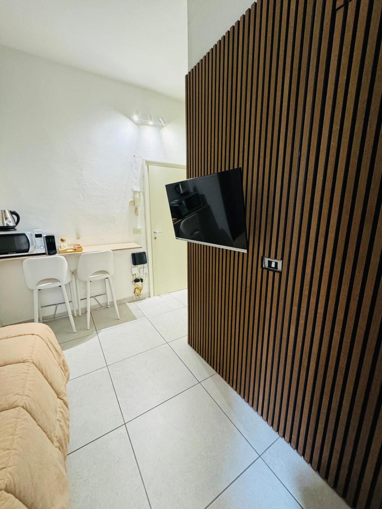 Tiny & Cosy Studio Flat In Como Bagian luar foto